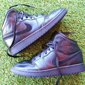Nike Air Jordan 1 Black size 5Y